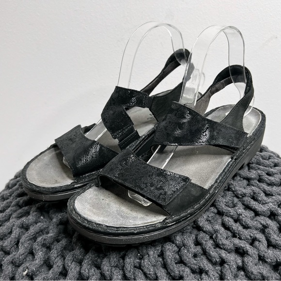 NAOT Enid Flat Sandal Black Lace Nubuck/Black Velvet Nubuck - Picture 1 of 13